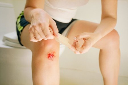 Почему раны на ногах долго заживают и как это лечить?